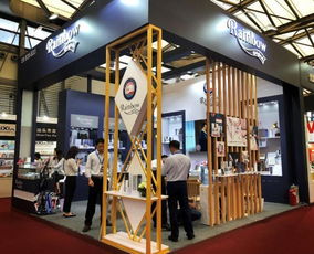 彩虹亮相上海日用百貨展，接受CCTV欄目組現場采訪